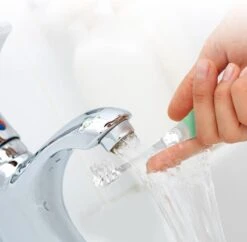 Brosse à Dents électrique Luvion Sonic Pour Bébé Et Tout-petit - 0 à 3 Ans - Avec Minuterie -Dentaires Appareils Magasin 1200x1178