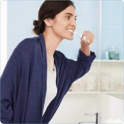 Oral B Oral-B Smart 6 6200W 3DWhite Adulte Brosse à Dents Rotative Oscillante Blanc, Bleu -Dentaires Appareils Magasin 1200x1200 211