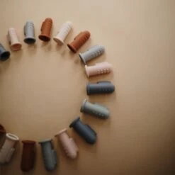 Mushie Finger Toothbrush Powder Bleu / Jonquille - Finger Toothbrush Bébé - 2 Pièces Par Paquet - Brosse à Dents En Siliconen -Dentaires Appareils Magasin 1200x1200 246