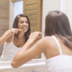 Brosse à Dents En Bambou | Moyen | 4 Pièces | Brosse à Dents Eco En Bois | Blanchiment Des Dents Au Charbon De Bois Actif | Brosse à Dents Antibactérienne | Manche 100% Biodégradable | Bambaw -Dentaires Appareils Magasin 1200x1200 275