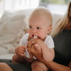 Mushie à Brosses à Dents En Silicone Pour Bébé Mushie | Bleu Cambridge + Sable Mouvant | SALOPETTE -Dentaires Appareils Magasin 1200x1200 286