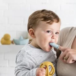 Nattou Silicone - Doigt Brosse à Dents Pour Bébé Set Avec Boîte De Rangement - 2 Pièces - Jaune/Rose -Dentaires Appareils Magasin 1200x1200 309