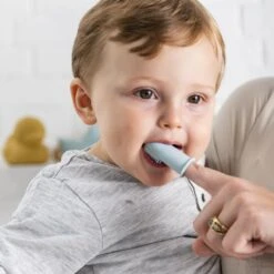 Nattou Silicone - Doigt Brosse à Dents Pour Bébé Set Avec Boîte De Rangement - 2 Pièces - Blauw -Dentaires Appareils Magasin 1200x1200 402