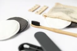 Brosse à Dents En Bamboe - Durable - Biodégradable - Zwart - Zéro Déchet - Eco - Cadeau - Sinterklaas -Dentaires Appareils Magasin 1200x799 1