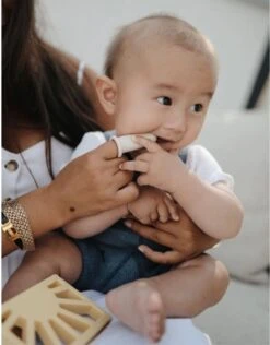 Mushie à Brosses à Dents En Silicone Pour Bébé Mushie | Blush + Sable Changeant | SALOPETTE -Dentaires Appareils Magasin 937x1200 2